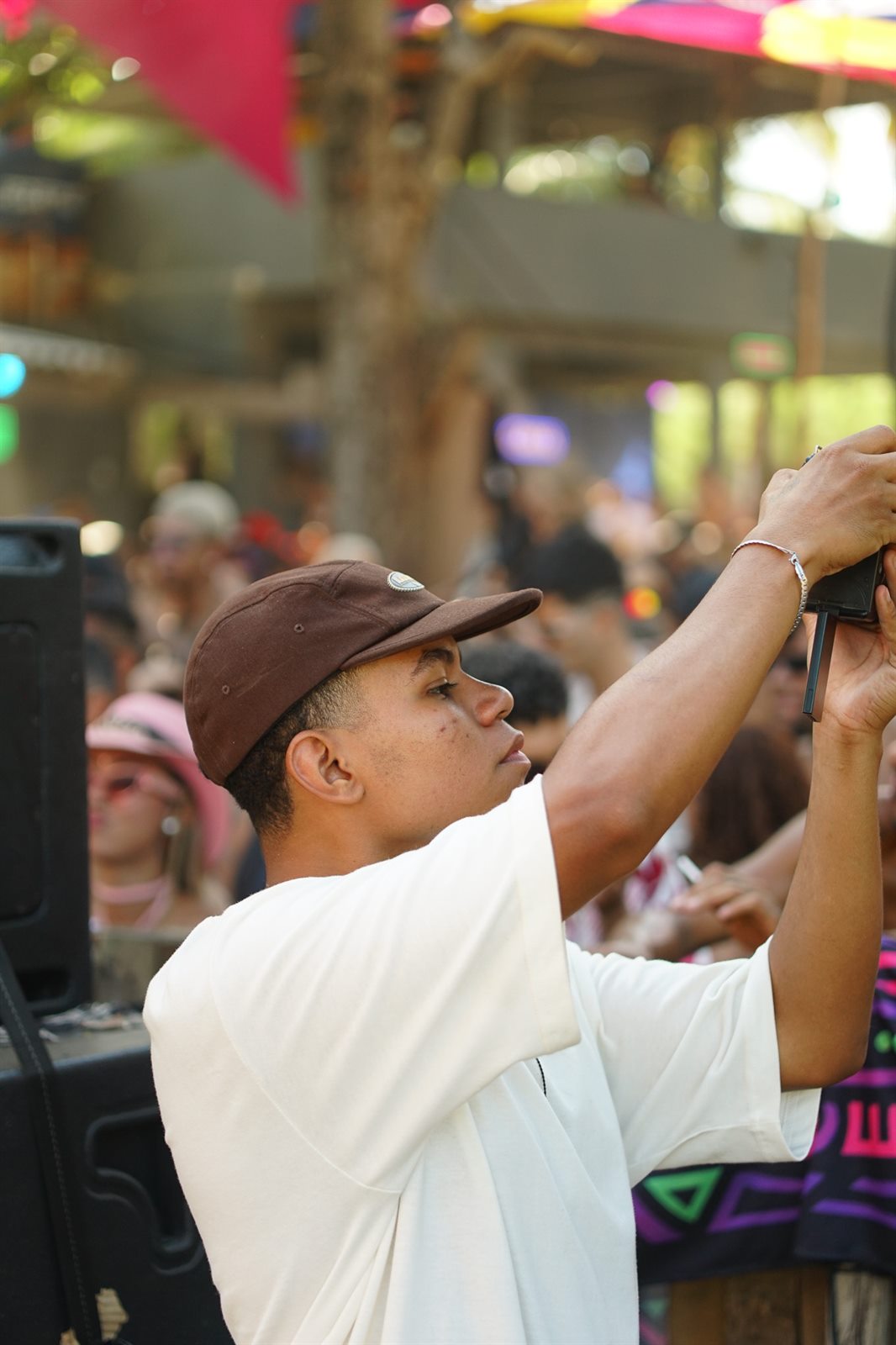 Ramon Rawmon fotografando durante evento